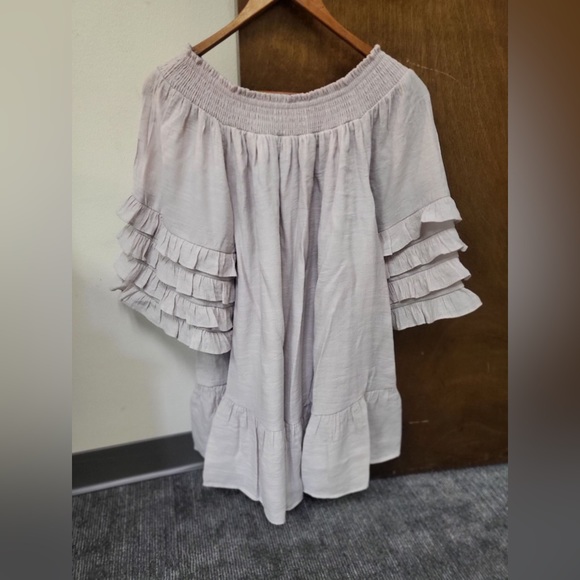 Off the Shoulder Ruffled Dress Size S/M - Picture 4 of 4